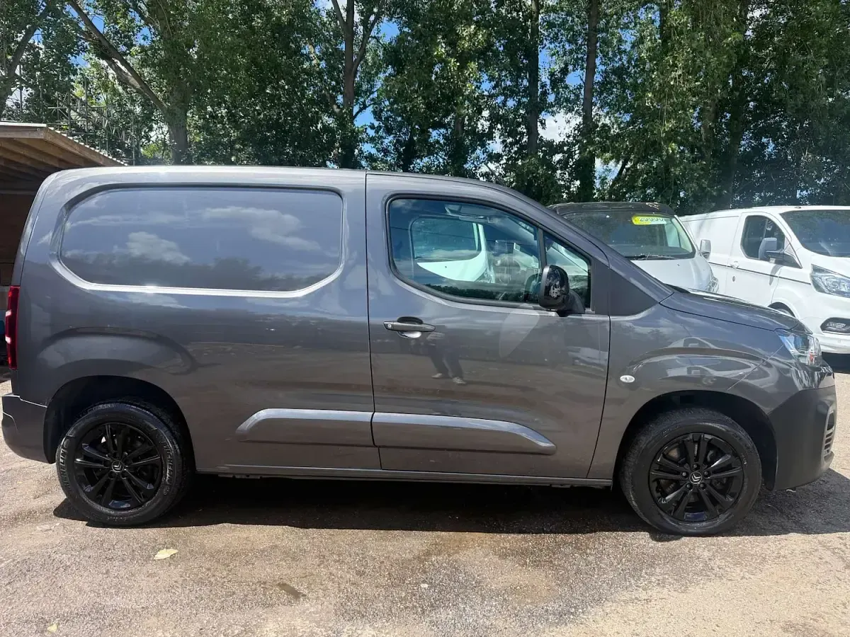 Used Citroën Berlingo Start 130 HP (95 kW) 2021 Grey MPV