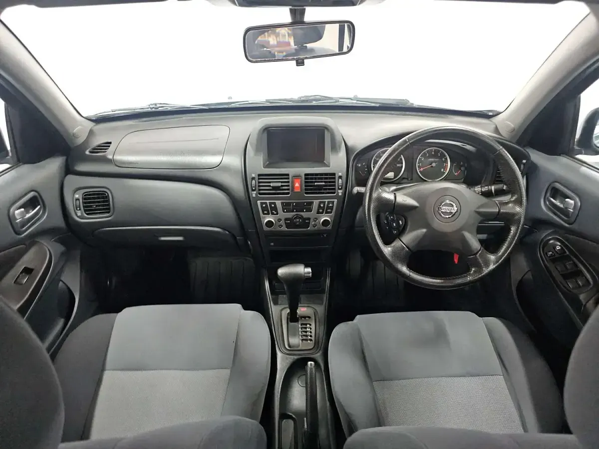 Used Nissan Almera SE 2004 Blue Hatchback