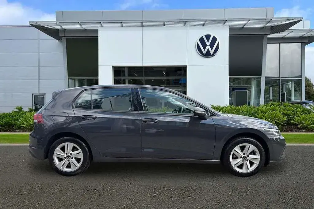 Used VW Golf VII Life 150 HP (110 kW) 2020 Hatchback