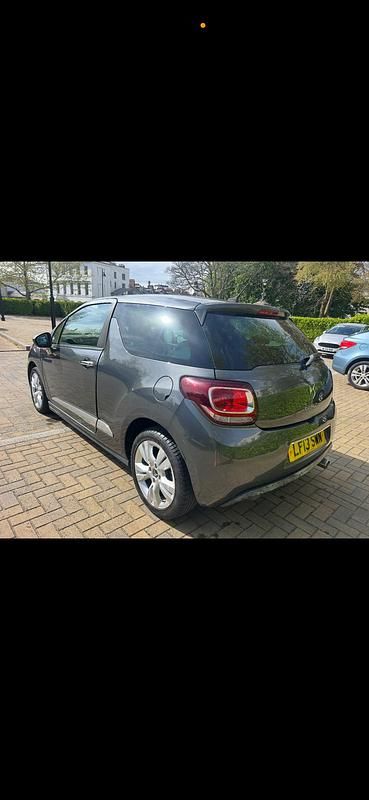 Usado Citroën DS3 110 HP (80 kW) 2013 Cinzento Citadino