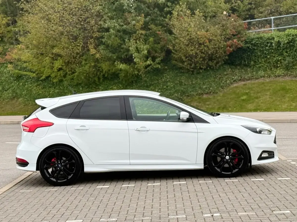 Usado Ford Focus ST 2016 Branco Citadino