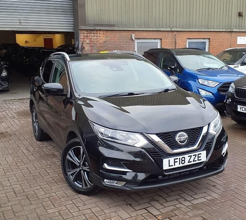 Black Used 2018 Nissan Qashqai N-Connecta SUV | £9,995 (Good price) - Image 1/4