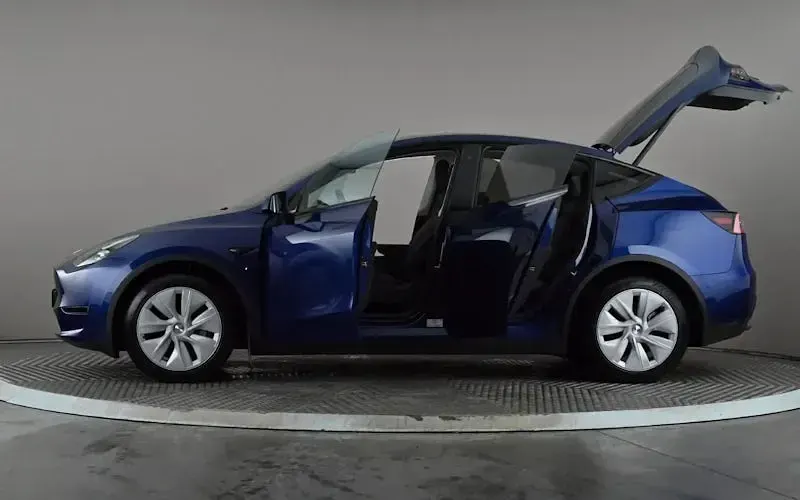 Used Tesla Model Y Long Range AWD 378 kW (514 HP) 2022 Blue SUV