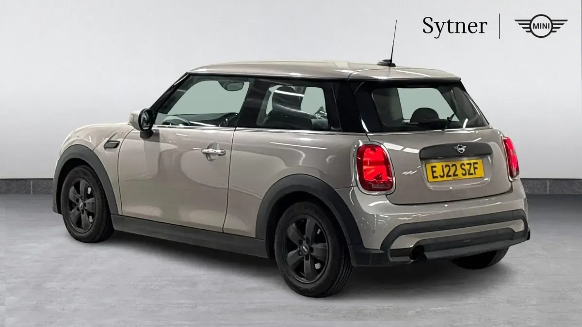 Usado Mini ONE Classic 101 CV (74 kW) 2022 Gris Utilitario