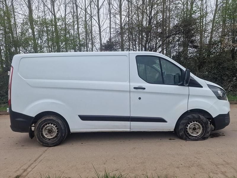 Used Ford Transit Custom 105 HP (77 kW) 2018 White Van