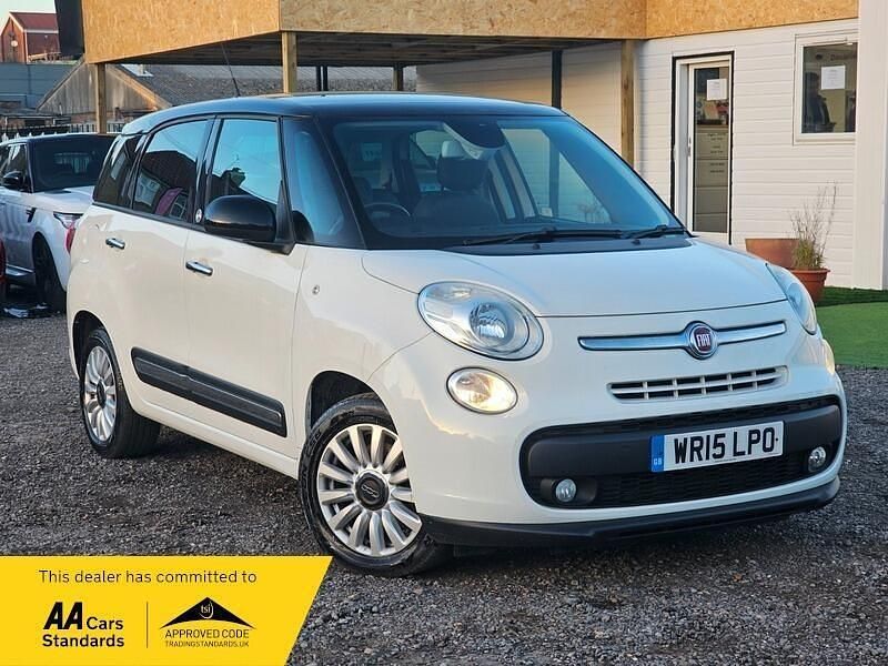 White/black Used 2015 Fiat 500L Lounge MPV | £3,990 (Fair price) - Image 1/4