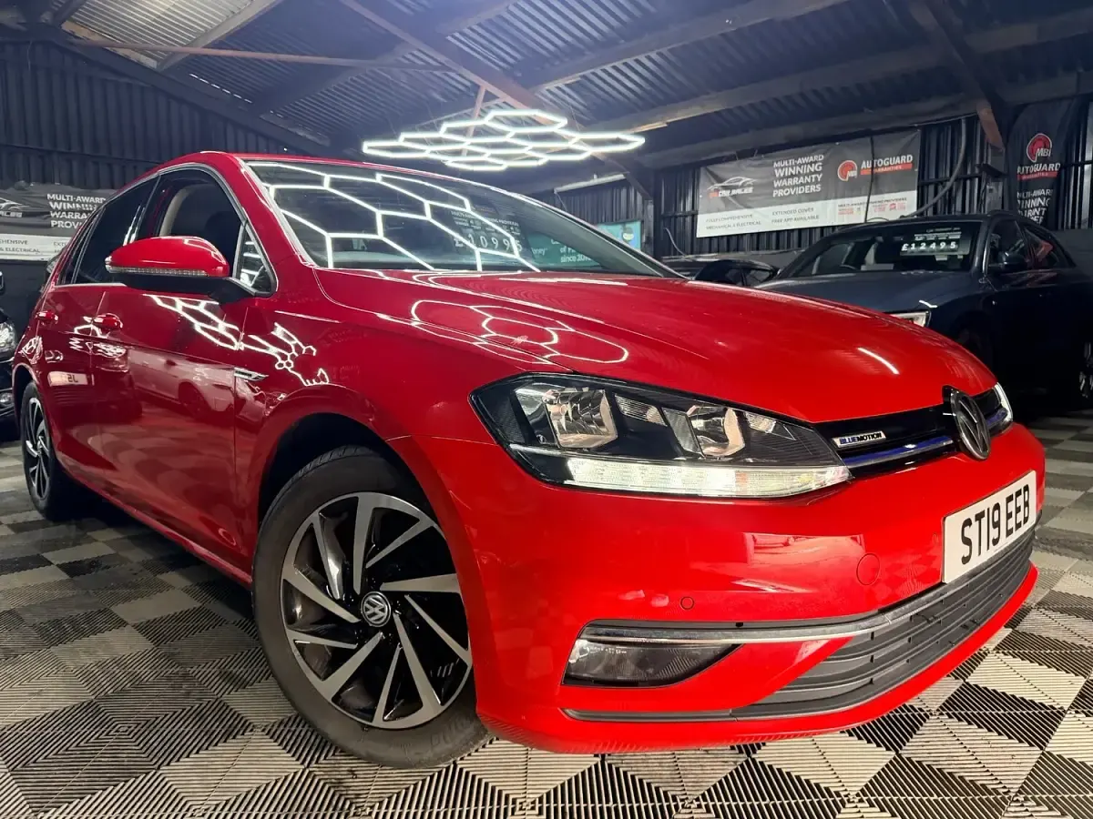 Used VW Golf VII Match 130 HP (95 kW) 2019 Red Hatchback