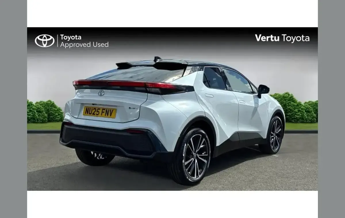 Used Toyota C-HR 140 HP (102 kW) 2025 White SUV