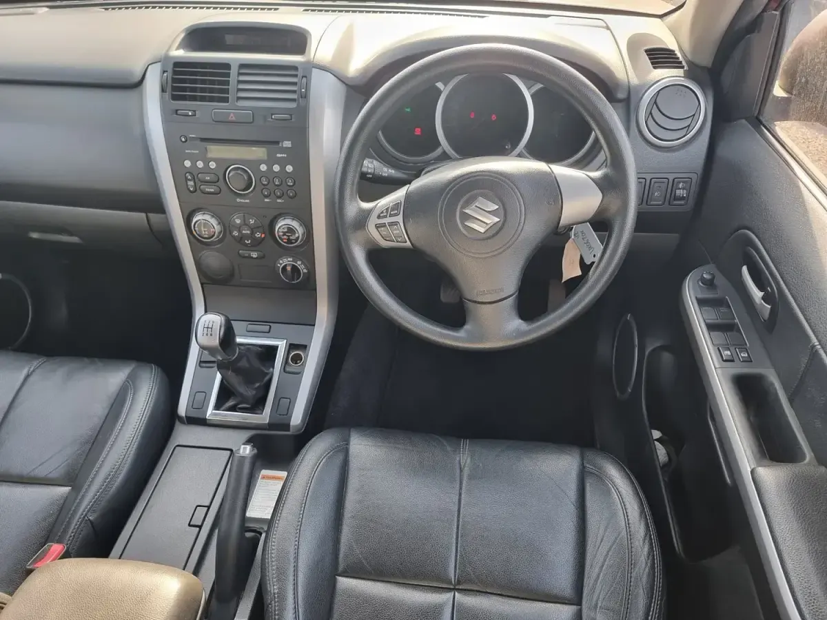 Usado Suzuki Grand Vitara 140 HP (102 kW) 2006 Vermelho SUV