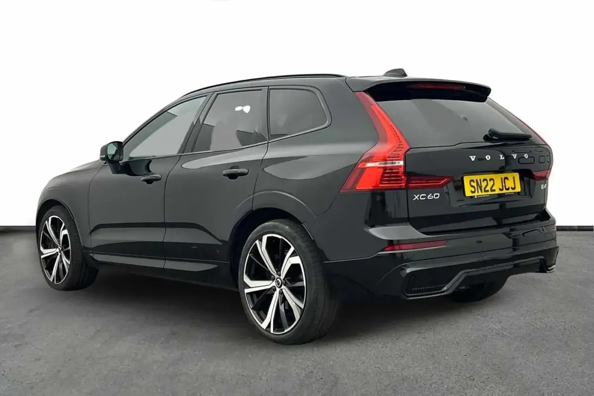 Used Volvo XC60 R-Design Pro 194 HP (142 kW) 2022 Black SUV