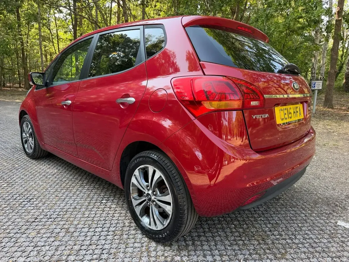 Used Kia Venga 128 HP (94 kW) 2015 Red Hatchback