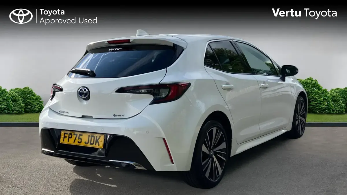 Used Toyota Corolla Design 140 HP (102 kW) 2025 White Hatchback