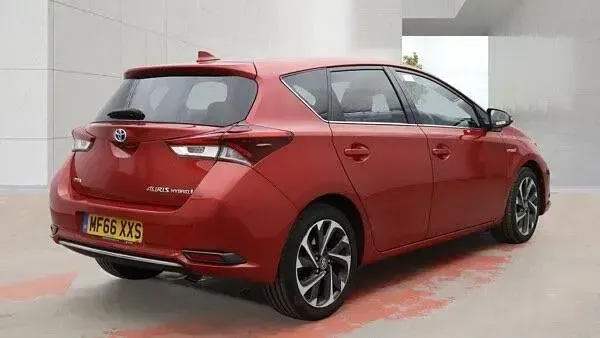 Used Toyota Auris Hybrid Design 2016 Red Hatchback