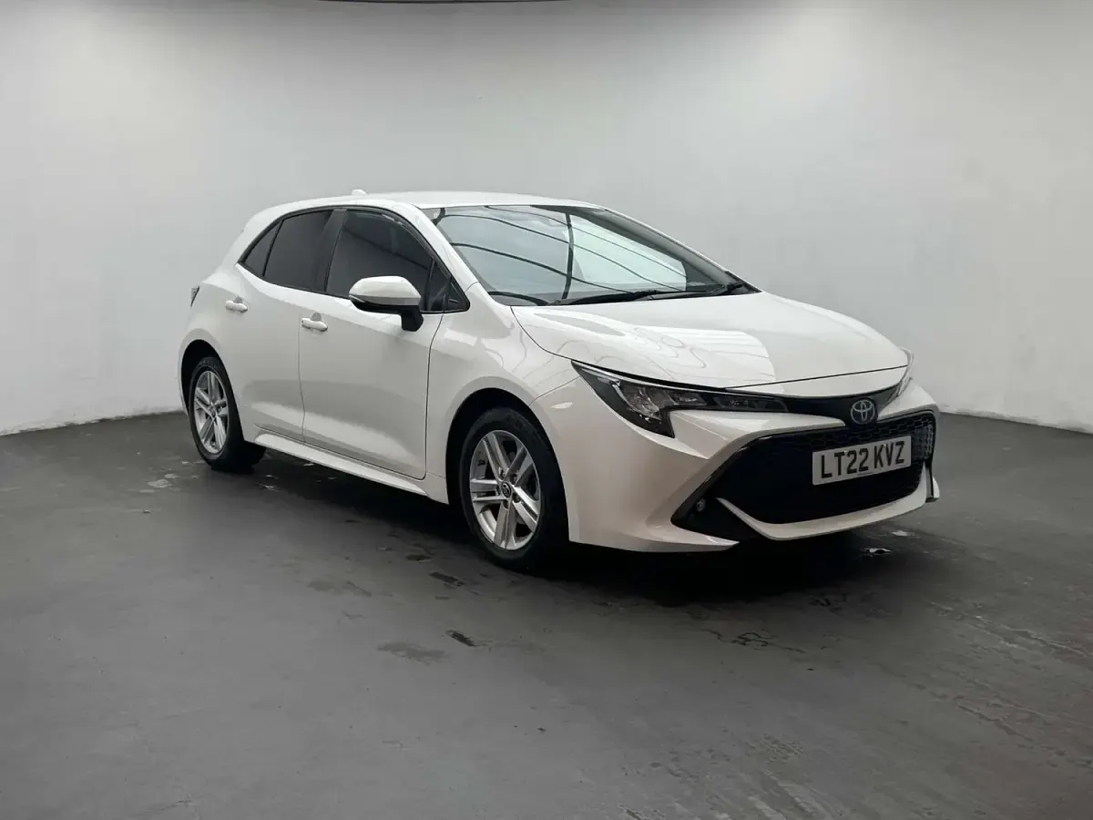 Used Toyota Corolla 120 HP (88 kW) 2022 White Hatchback