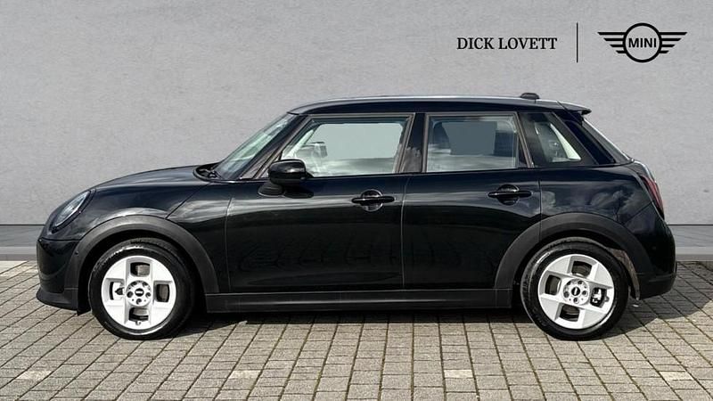 Used Mini Cooper Hatch 113 kW (154 HP) 2025 Black Hatchback