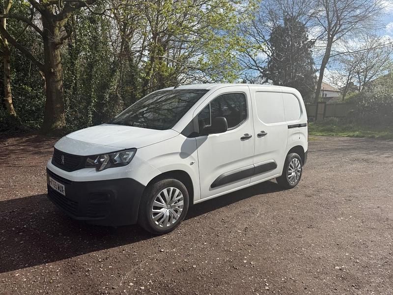 Used Peugeot Partner 100 HP (73 kW) 2019 White MPV