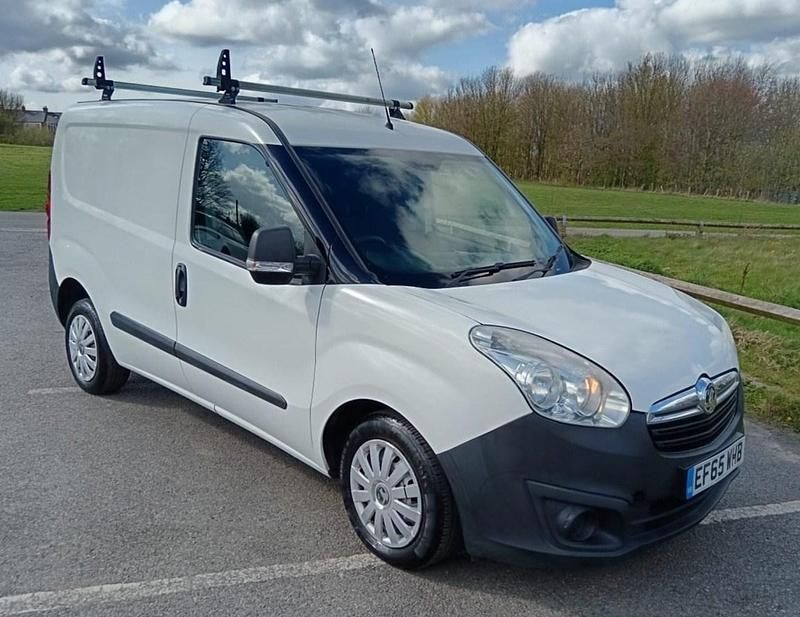Second-hand Vauxhall Combo 90 CP (66 kW) 2015 Alb Monovolum