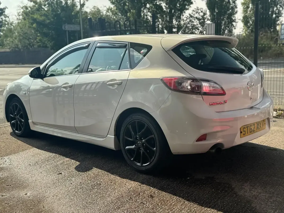 Used Mazda 3 115 HP (84 kW) 2012 White Hatchback