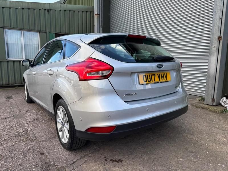 Used Ford Focus Titanium 100 HP (73 kW) 2017 Silver Hatchback