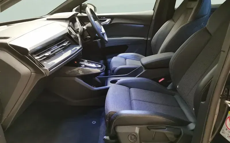 Second-hand Audi Q4 e-tron S-Line 125 kW (170 CP) 2022 Negru SUV