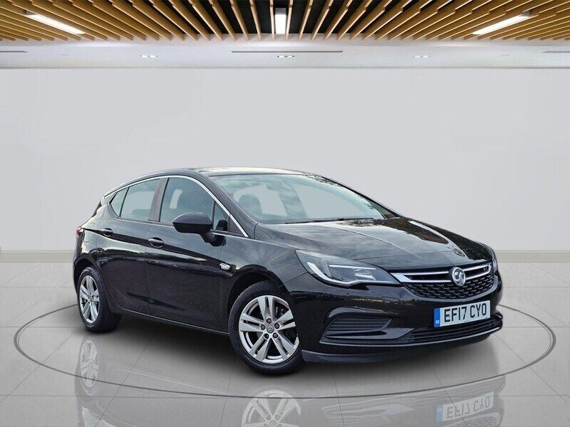 Black Used 2017 Vauxhall Astra Hatchback | £4,490 (Good price) - Image 1/4