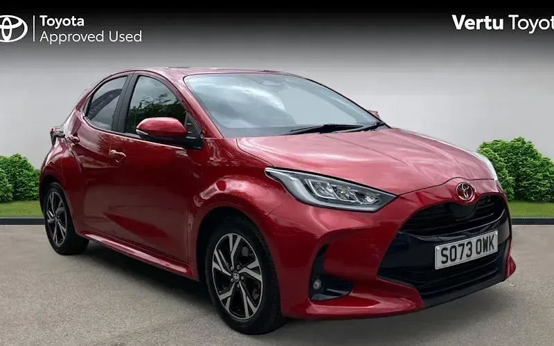 Usado Toyota Yaris Hybrid Design 116 CV (85 kW) 2026 Utilitario