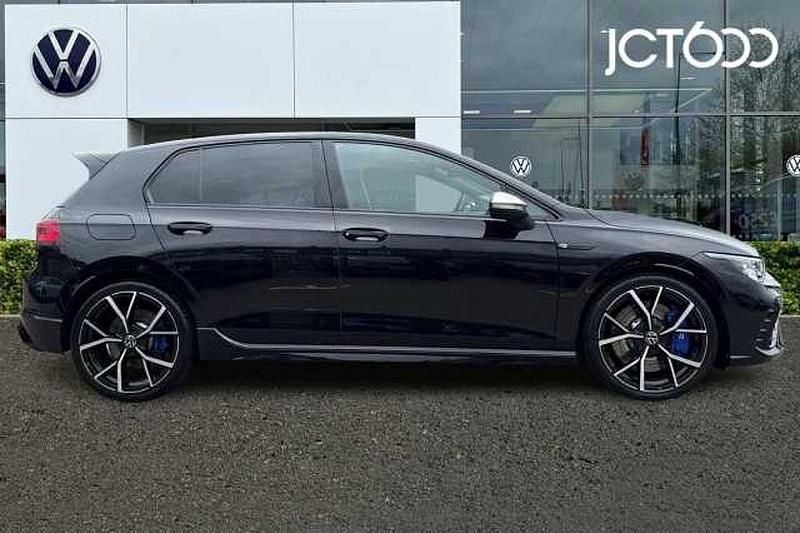 Second-hand VW Golf VIII R 320 CP (235 kW) 2023 Negru Hatchback