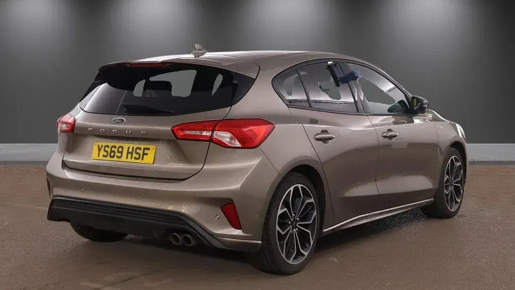 Used Ford Focus ST-Line X 182 HP (133 kW) 2019 Silver Hatchback