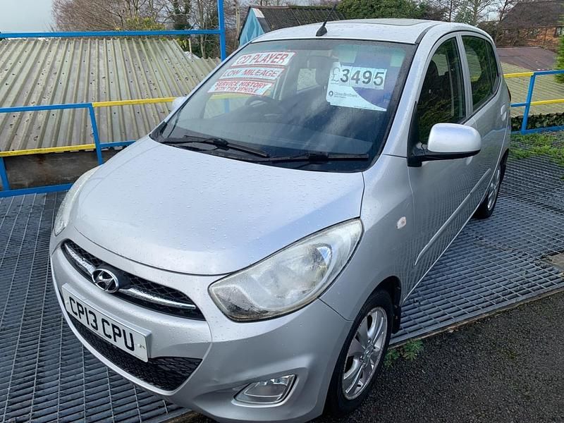 Used Hyundai i10 Style 85 HP (62 kW) 2013 Silver Hatchback