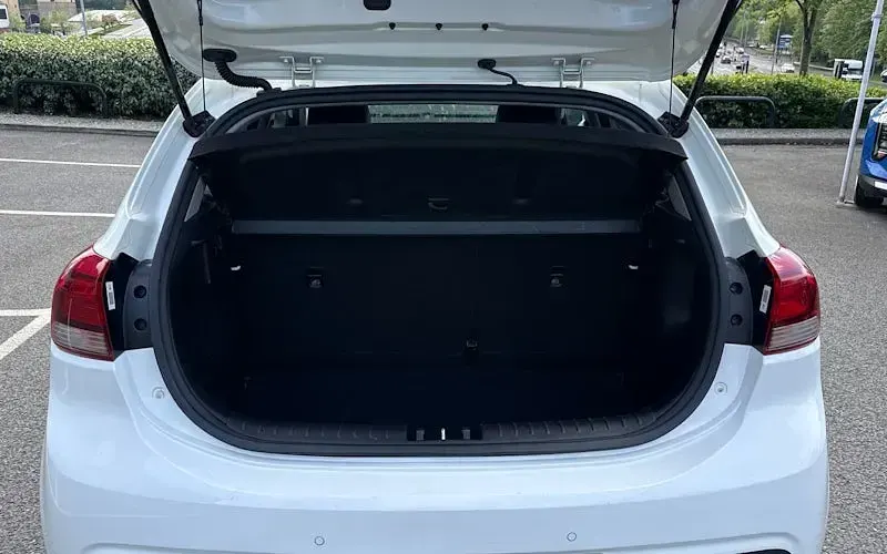 Usado Kia Rio 100 CV (73 kW) 2019 Blanco Utilitario