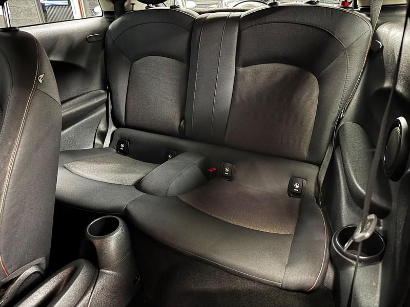 Begagnad Mini ONE Hatch 102 HK (75 kW) 2015 Vit Halvkombi