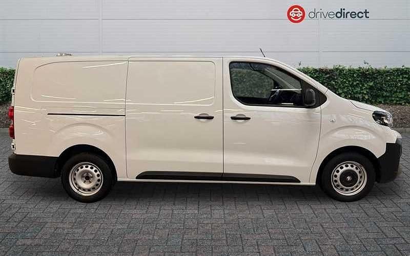 Used Vauxhall Vivaro 145 HP (106 kW) 2024 White MPV