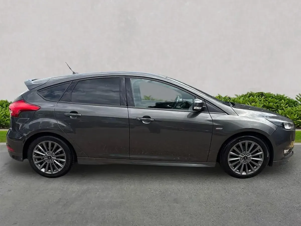 Used Ford Focus ST-Line 120 HP (88 kW) 2018 Black Hatchback