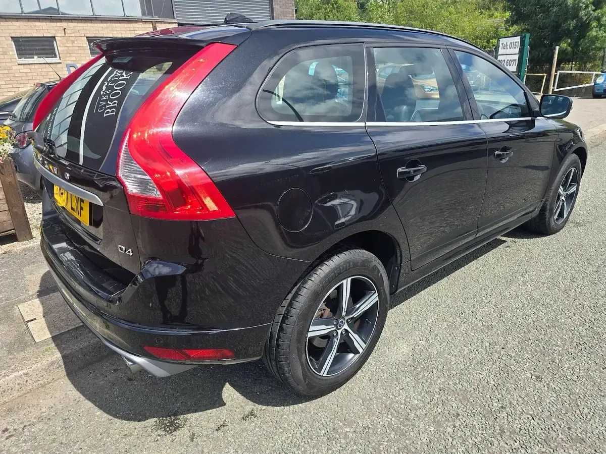 Used Volvo XC60 R-Design 190 HP (139 kW) 2017 Black SUV