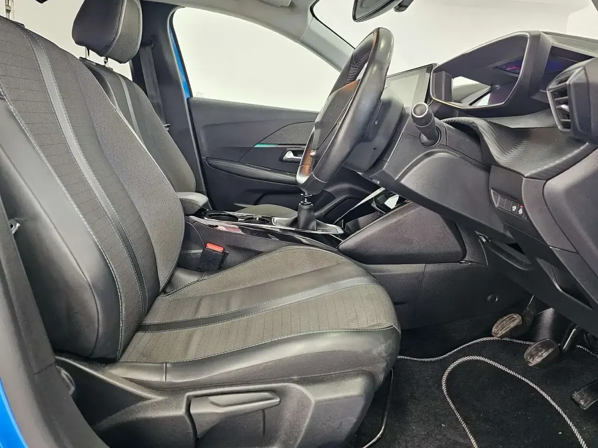 Used Peugeot 208 Allure 100 HP (73 kW) 2020 Blue Hatchback