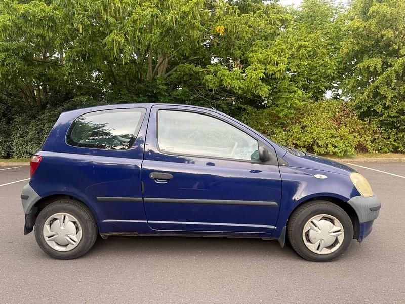 Blue Used 2000 Toyota Yaris Hatchback | £899 (Good price) - Image 1/4