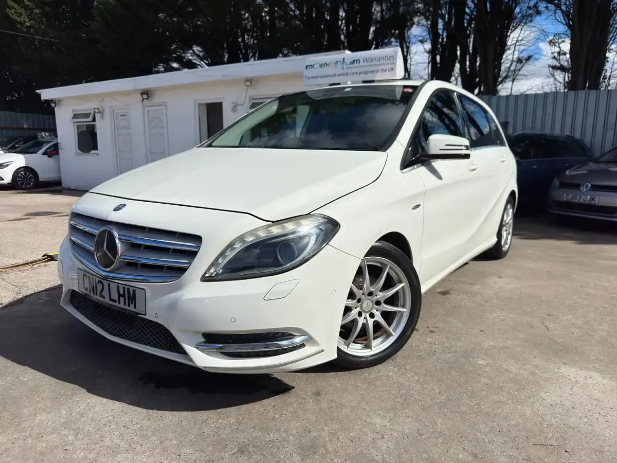 Used Mercedes B180 2012 White Hatchback