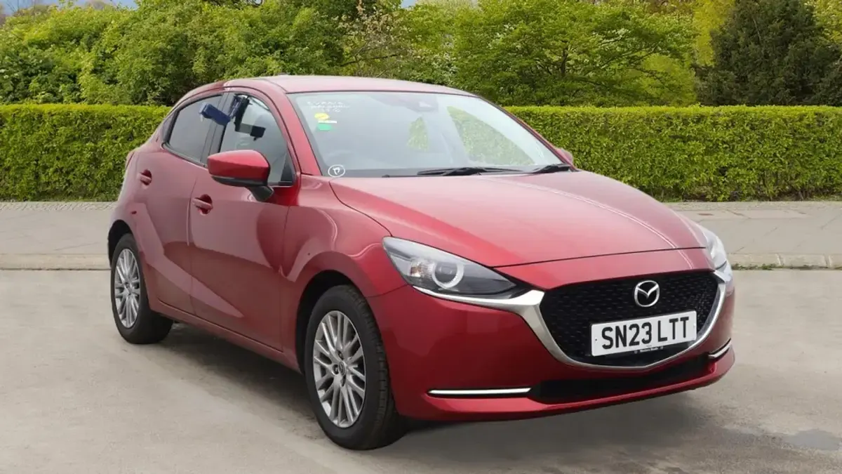 Begagnad Mazda 2 Inclusive 90 HK (66 kW) 2023 Röd Halvkombi