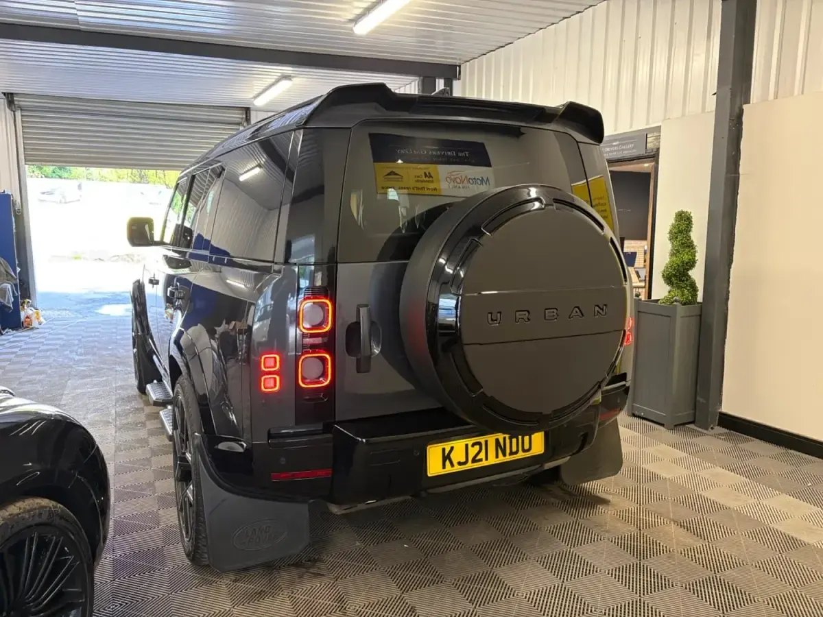 Usado Land Rover Defender HSE 296 CV (217 kW) 2021 Gris SUV