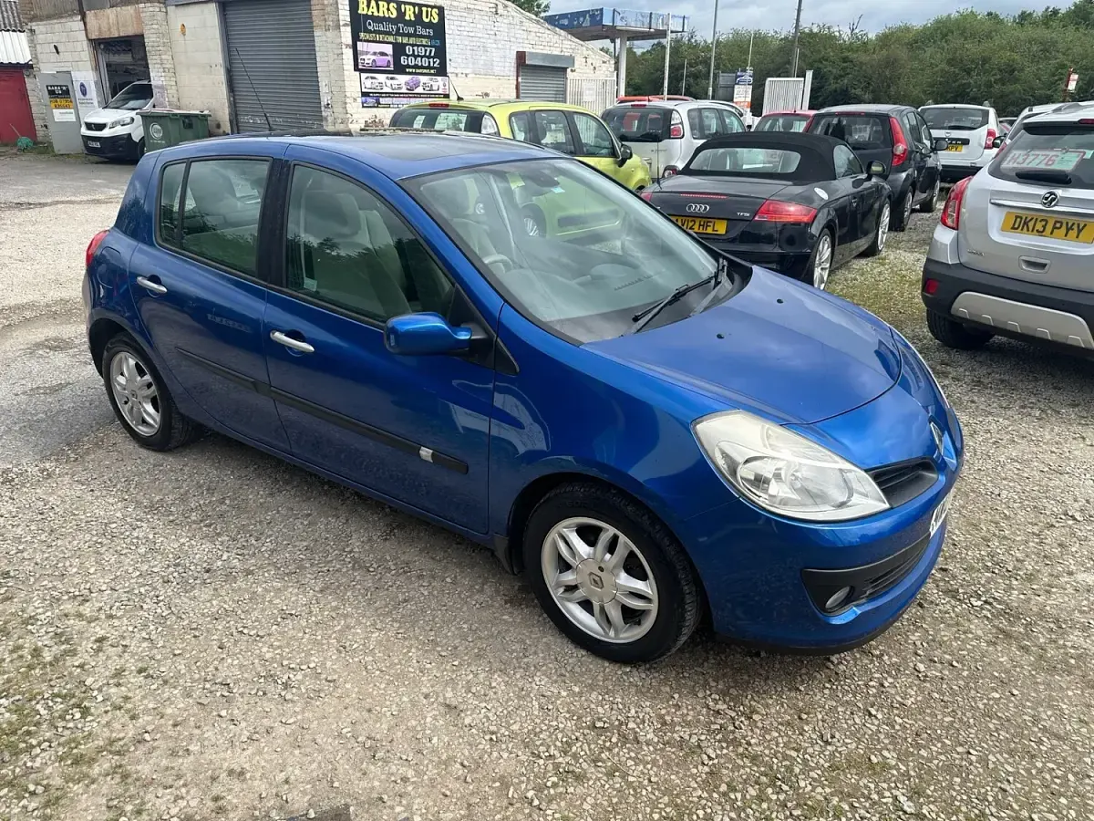 Used Renault Clio II Privilege 2007 Blue Hatchback