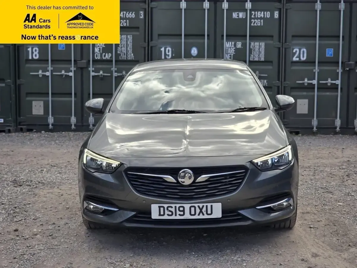 Second-hand Vauxhall Insignia Sport 136 CP (100 kW) 2019 Gri Hatchback
