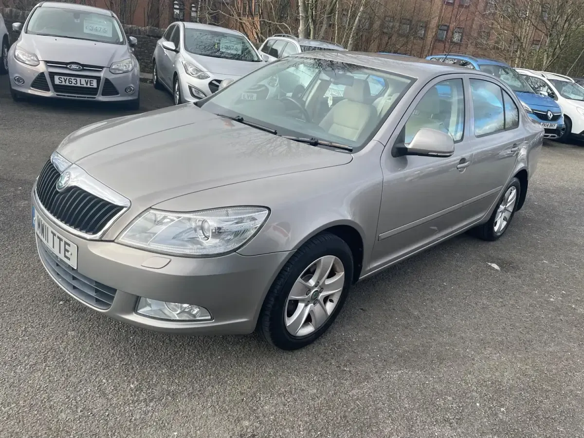 Usado Skoda Octavia Elegance 122 CV (89 kW) 2011 Beige Utilitario