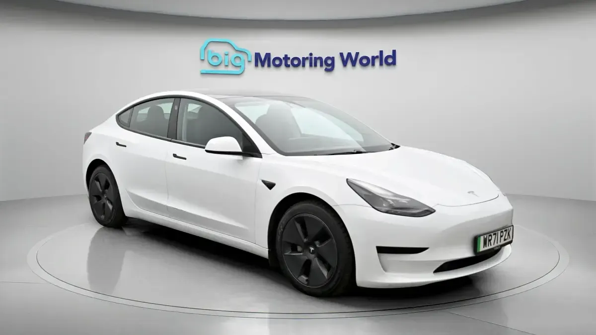 Used Tesla Model 3 Standard Range Plus 222 kW (302 HP) 2021 Sedan