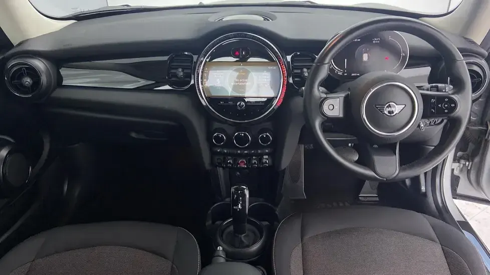 Used Mini Cooper Classic 134 HP (98 kW) 2023 Silver Hatchback