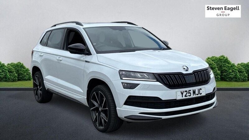 White Used 2021 Skoda Karoq SportLine SUV | £23,327 (Fair price) - Image 1/2