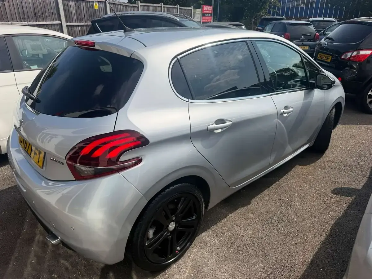 Used Peugeot 208 GT-line 2017 Silver Hatchback