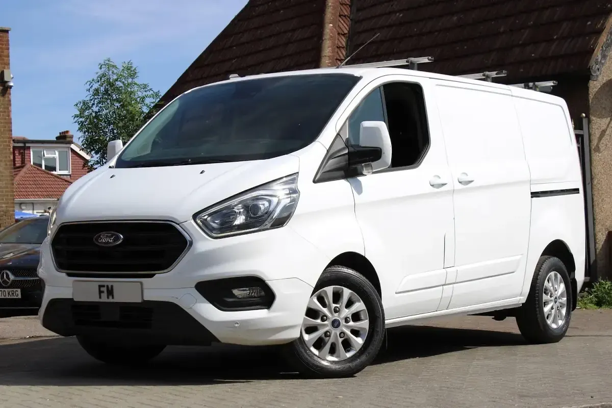 Used Ford Transit Custom Limited 130 HP (95 kW) 2022 White Van