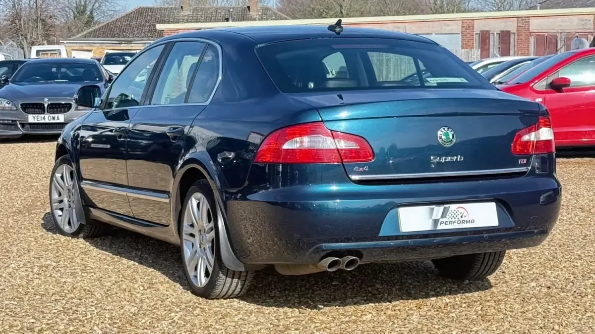 Usado Skoda Superb Elegance 170 CV (125 kW) 2012 Azul Utilitario