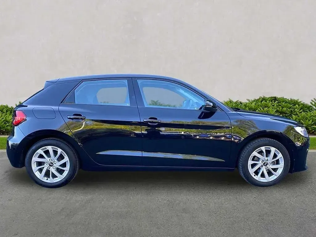 Używany Audi A1 Sport 94 KM (69 kW) 2023 Czarny SUV