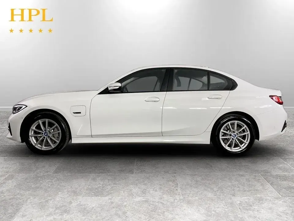 Usado BMW 330e Performance 2022 Blanco Berlina